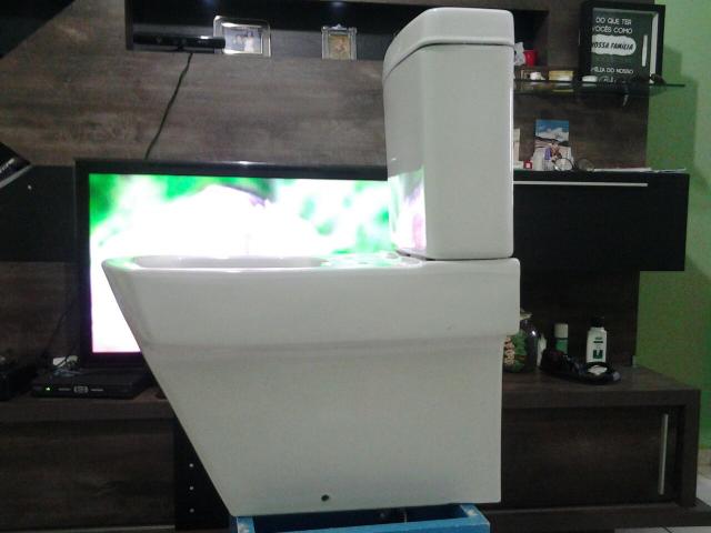 Vaso sanitário Roca novo com acionamento duplo e jato Plus