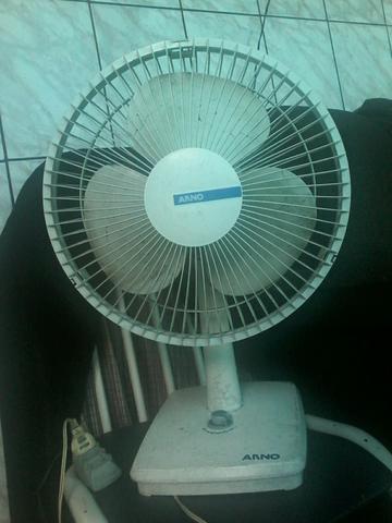 Ventilador ARNO 110vt funcionando perfeitamente.