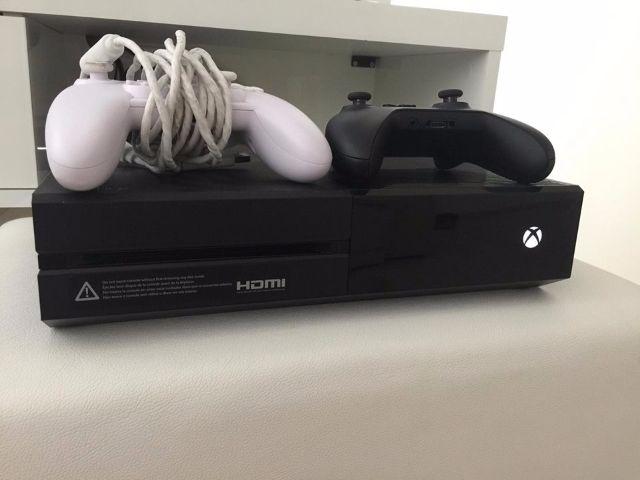Xbox One 500G + 2 Controles