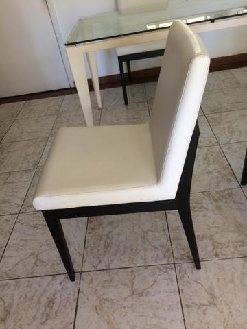 Cadeiras brancas (4 unidades)