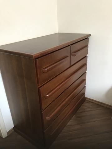 Cômoda em madeira em perfeito estado