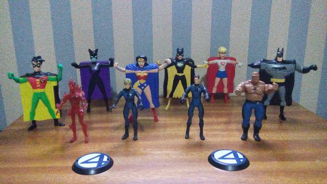 Coleção Super-Heróis e Vilões, com 21 unidades variadas