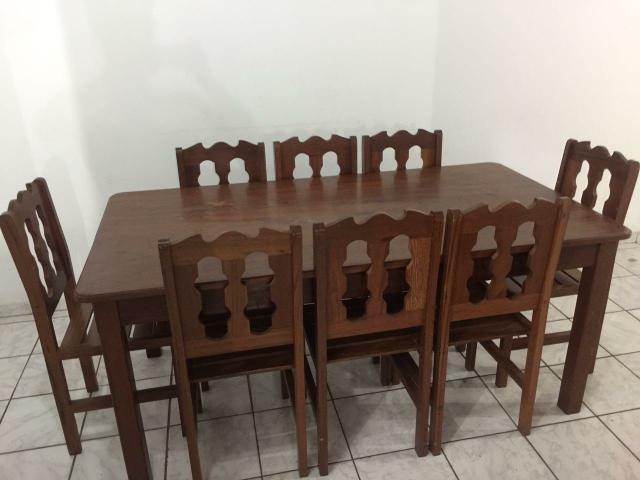 Conjunto de mesa com 8 cadeiras de Angelim Pedra
