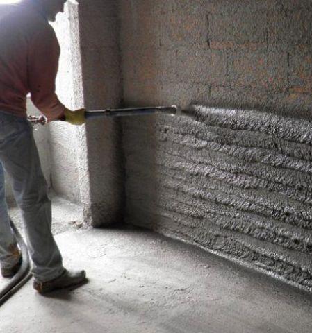 Equipe especializada em reboco