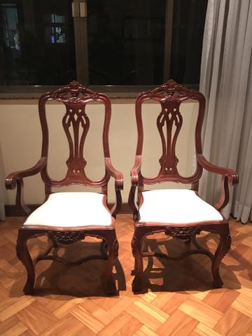 Par de cadeiras Luis XV com apoio para os braços
