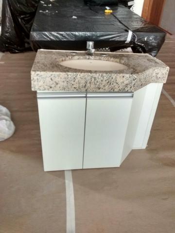 Pia com armário e torneira