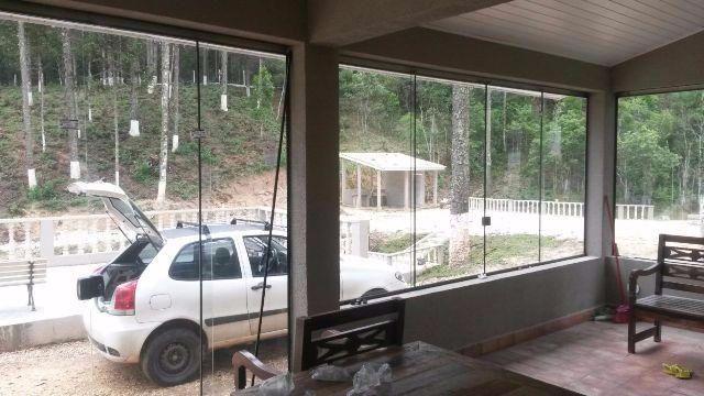 Portas de vidro janelas sacadas e espelhos