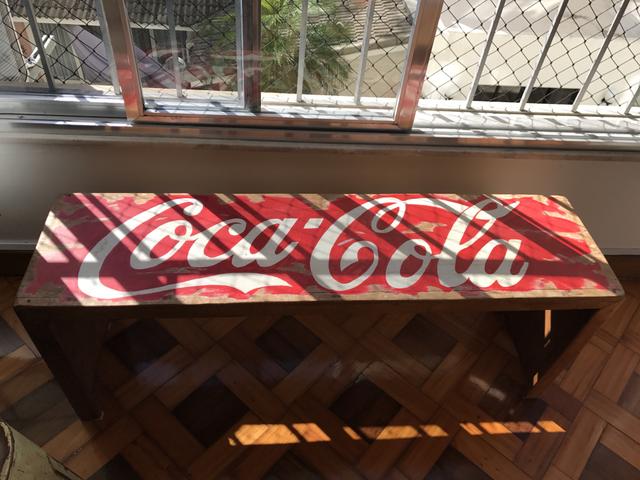 Banco de madeira de demolição Coca Cola