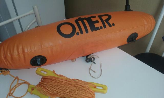 Boia omer usada para pesca sub