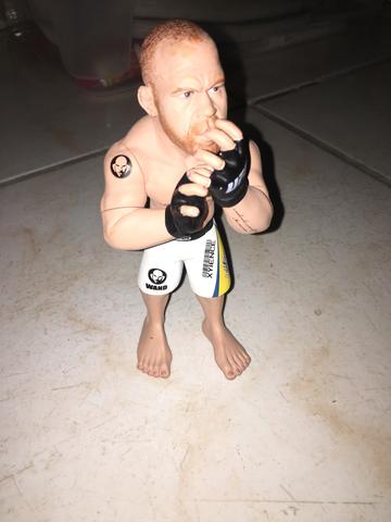 Boneco UFC Novo