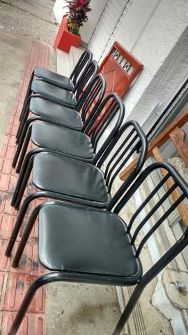 Cadeiras pretas em tubo grosso otimo estado preco camarada