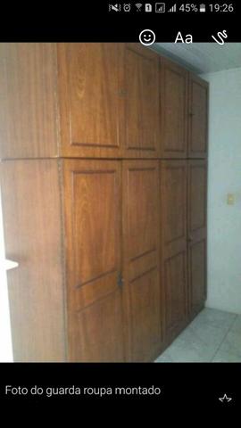 Guarda roupa de madeira