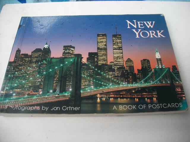 Livro com 28 cartões postais de New York