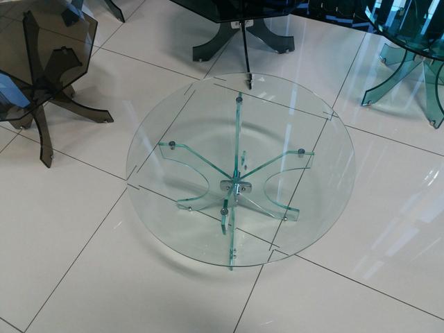 Mesinha de vidro muito linda e chick