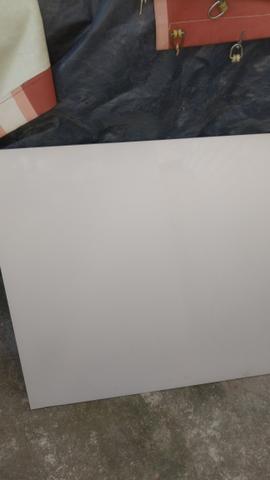 Porcelanato polido delta 60x60 bege