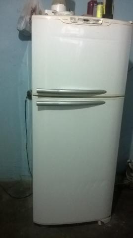 Refrigerador Frost Free Electrolux 450 LT