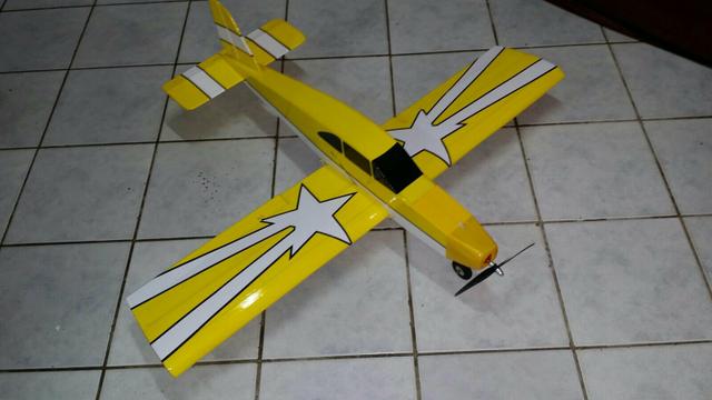 Aeromodelo Cherokee amarelo com estrelas - sem eletrônica