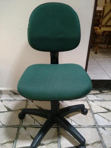 Cadeira Executiva de escritório verde - Para levar hoje!!