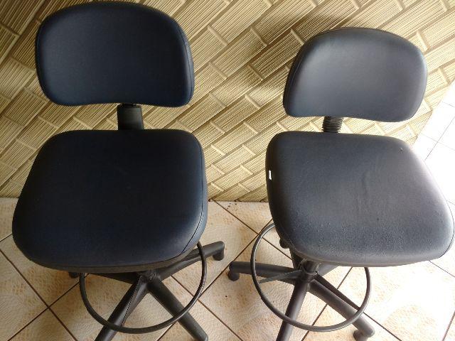 Cadeiras de escritório reguláveis