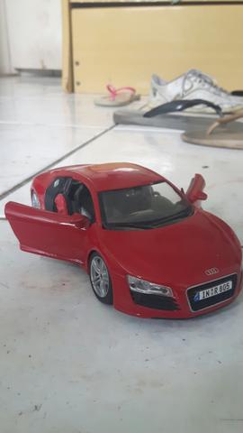 Carro em miniatura