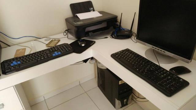 Escrivaninha/mesa de computador