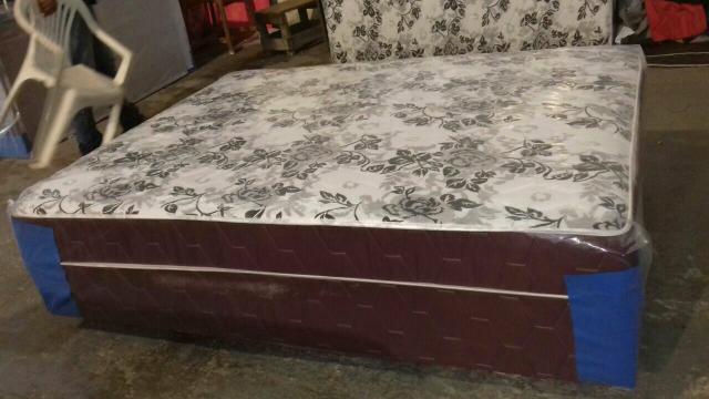 Mega promoção!!Cama box casal R$