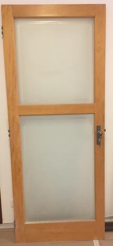 Porta de madeira e vidro