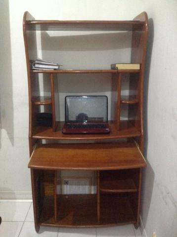 Racks em madeira de lei