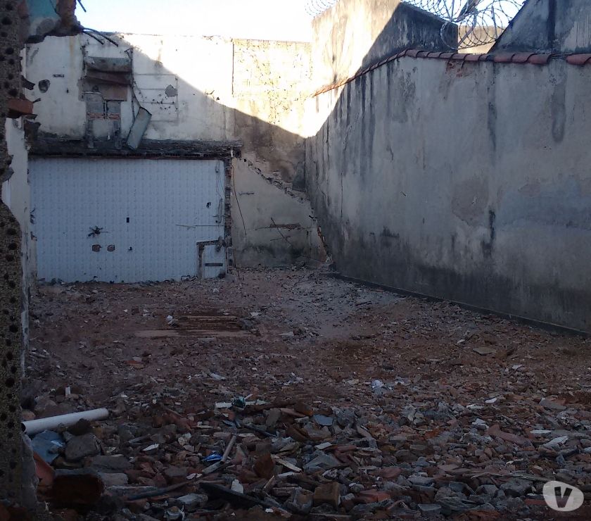 Terreno com 120m², documentação OK, todo plano - Edu