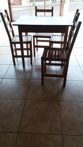 Vendo mesas com 4 cadeiras