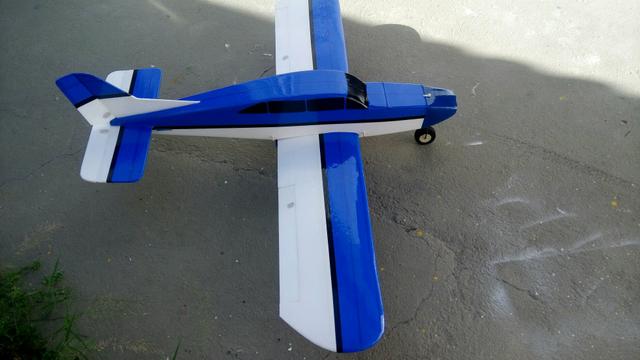 Aeromodelo Cherokee branco e azul - sem eletrônica