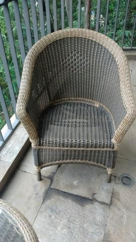 Cadeira de fibra sintética, varanda