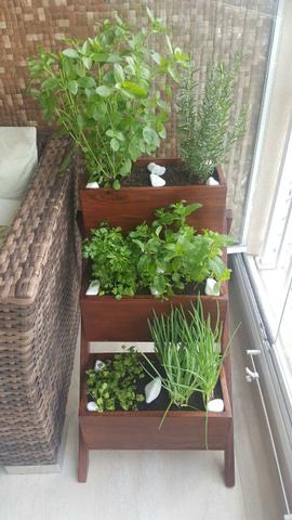 Embeleze seu apartamento com jardineira/floreira