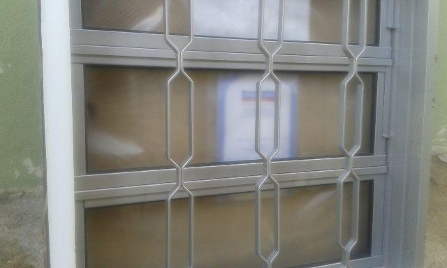 Janela de abrir de aço 60X60X12cm