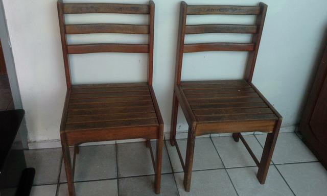 Cadeiras madeira maciça (2 unidades)