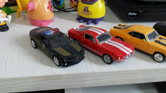 Carrinhos top em miniatura detalhes muito bom