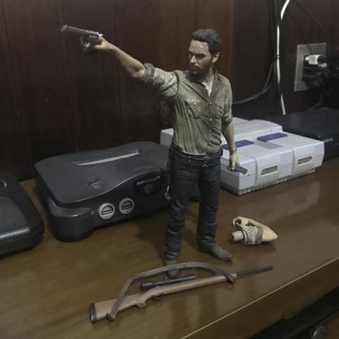 Figura Rick Grimes The Walking Dead McFarlane Completo