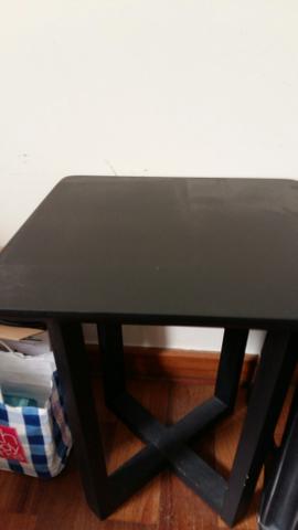 Mesa pequena para quarto ou sala