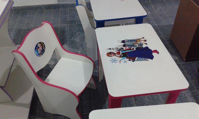 Mesinhas e cadeiras para crianças