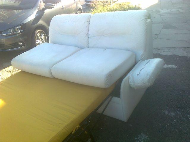 Cama sofa em coro branco igual a colchaos dagua