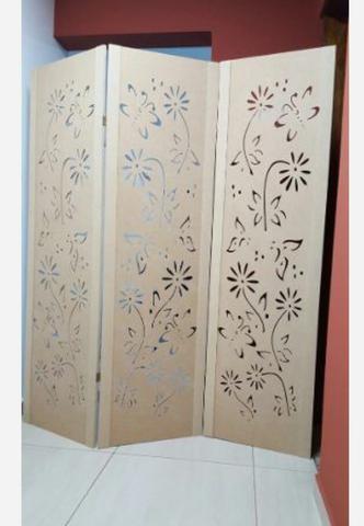 Divisória em madeira desenhada