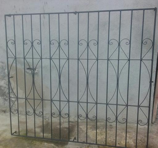 Grade de ferro p/ janela nunca usada, preço imperdível!!!