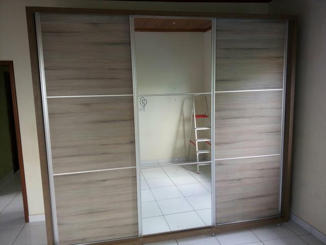 Guarda roupas casal 3 portas de correr