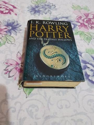 Livro Harry Potter And The Deathly Hallows J. K. Rowling