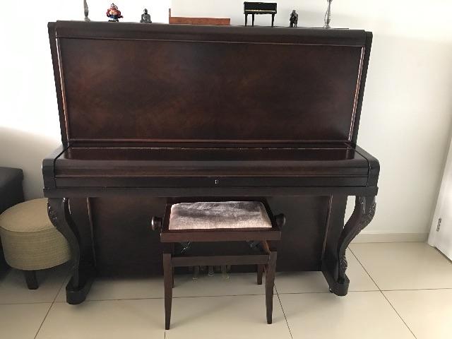 Piano antigo