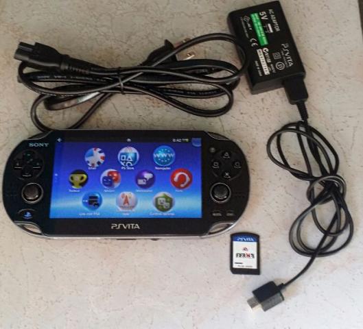 PsVita completo + Jogo Fifa original e 4gb de memo