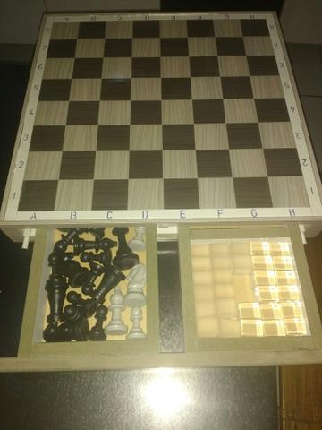 Tabuleiro de dama e xadrez