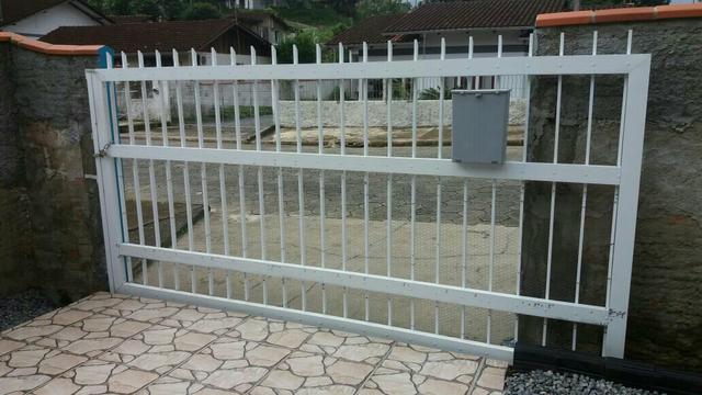 Vendo Portão de alumínio