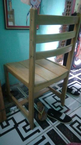 4 cadeiras de madeira maciça