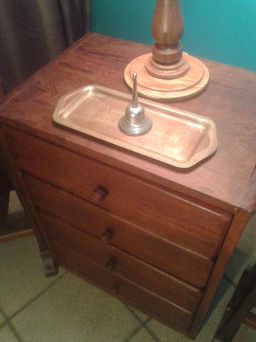 Comoda em madeira maciça